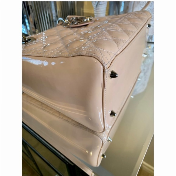 Lady Dior patent leather bag. Tags and strap included. See photos for details - Picture 4 of 10